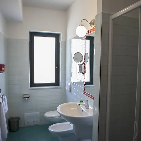 Miramare 마리나 디 스키아보네아